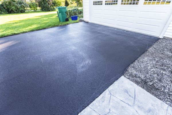 Blacktop Driveway Service in Kenner